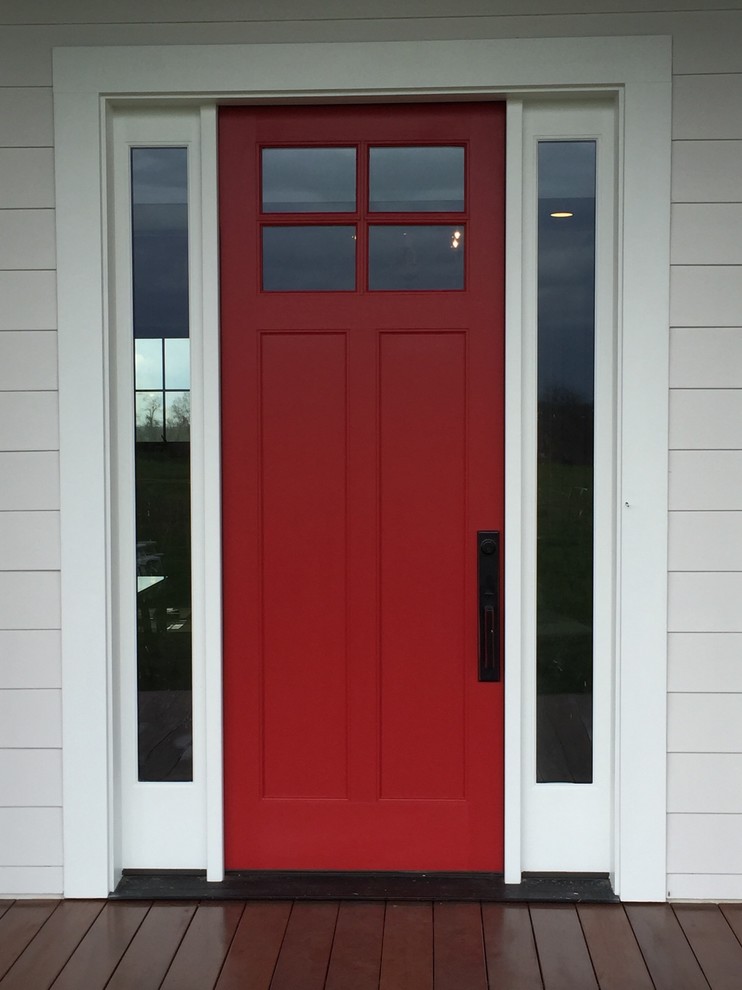 На фото: входная дверь среднего размера в современном стиле с одностворчатой входной дверью и красной входной дверью с