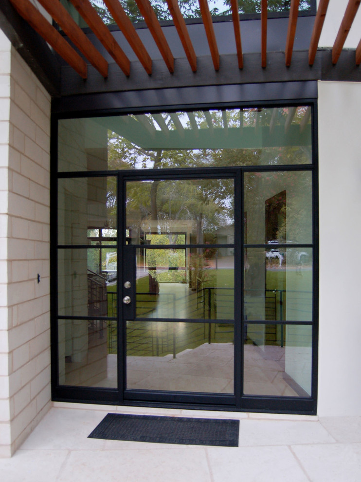 Источник вдохновения для домашнего уюта: прихожая в стиле модернизм с одностворчатой входной дверью и металлической входной дверью