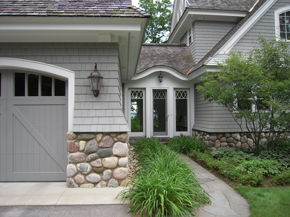 Design ideas for a traditional entrance in Other.