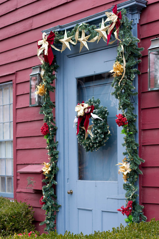 Example of a classic entryway design in New York