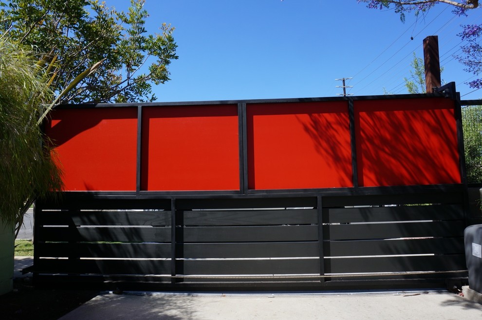 Rosewood Wire Mesh Fencing with Gates Contemporary Entry Los Angeles by Harwell