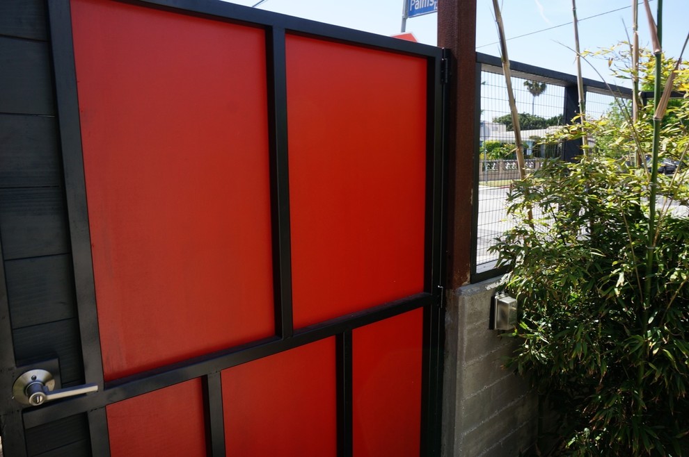 Rosewood Wire Mesh Fencing with Gates Contemporary Entry Los Angeles by Harwell