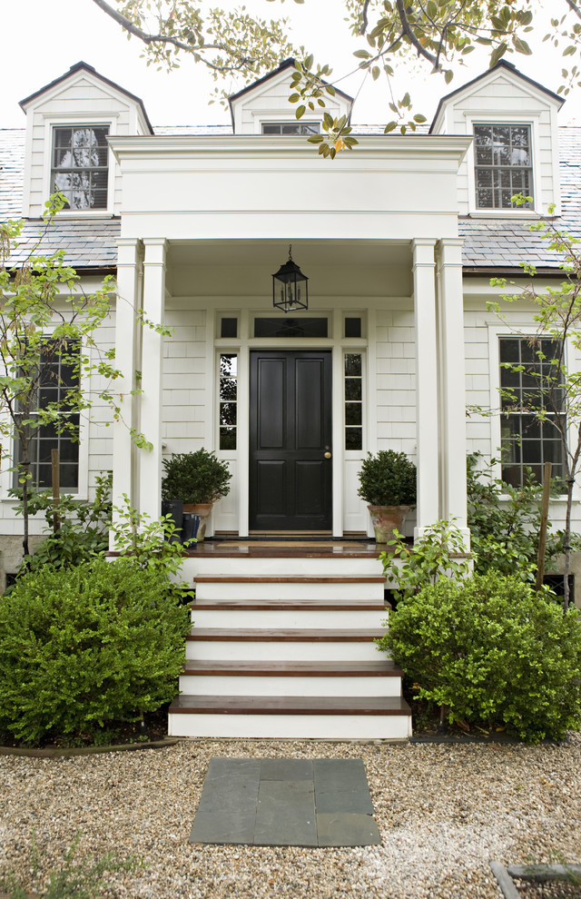 Entryway - traditional entryway idea in Los Angeles with a black front door
