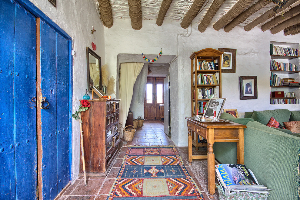 マラガにある地中海スタイルのおしゃれな玄関の写真