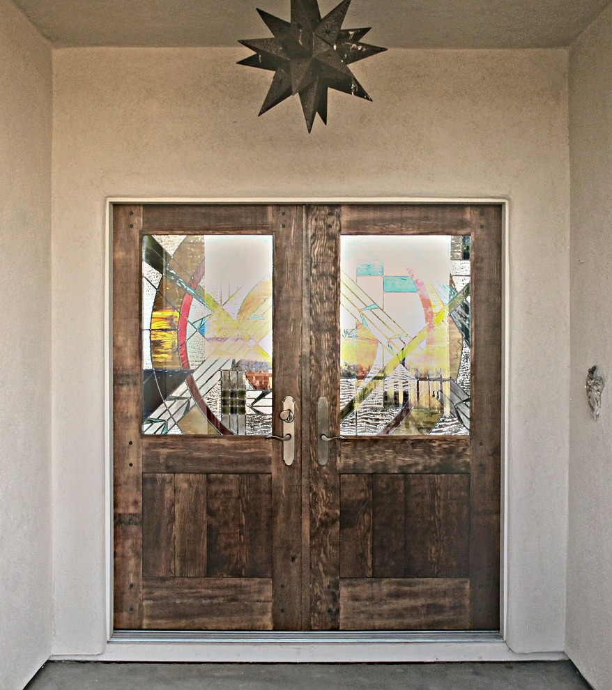 Идея дизайна: входная дверь среднего размера в стиле рустика с бежевыми стенами, двустворчатой входной дверью и входной дверью из темного дерева