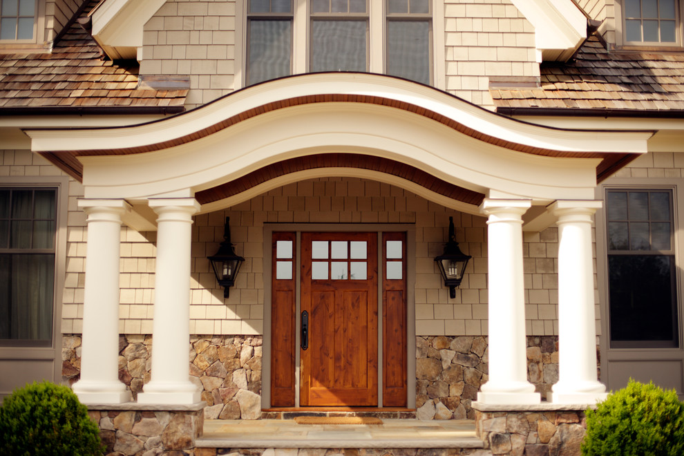 Источник вдохновения для домашнего уюта: входная дверь в классическом стиле с одностворчатой входной дверью