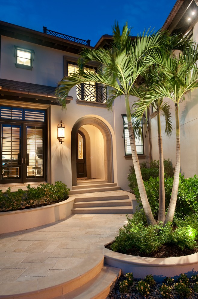 Example of an island style entryway design in Miami