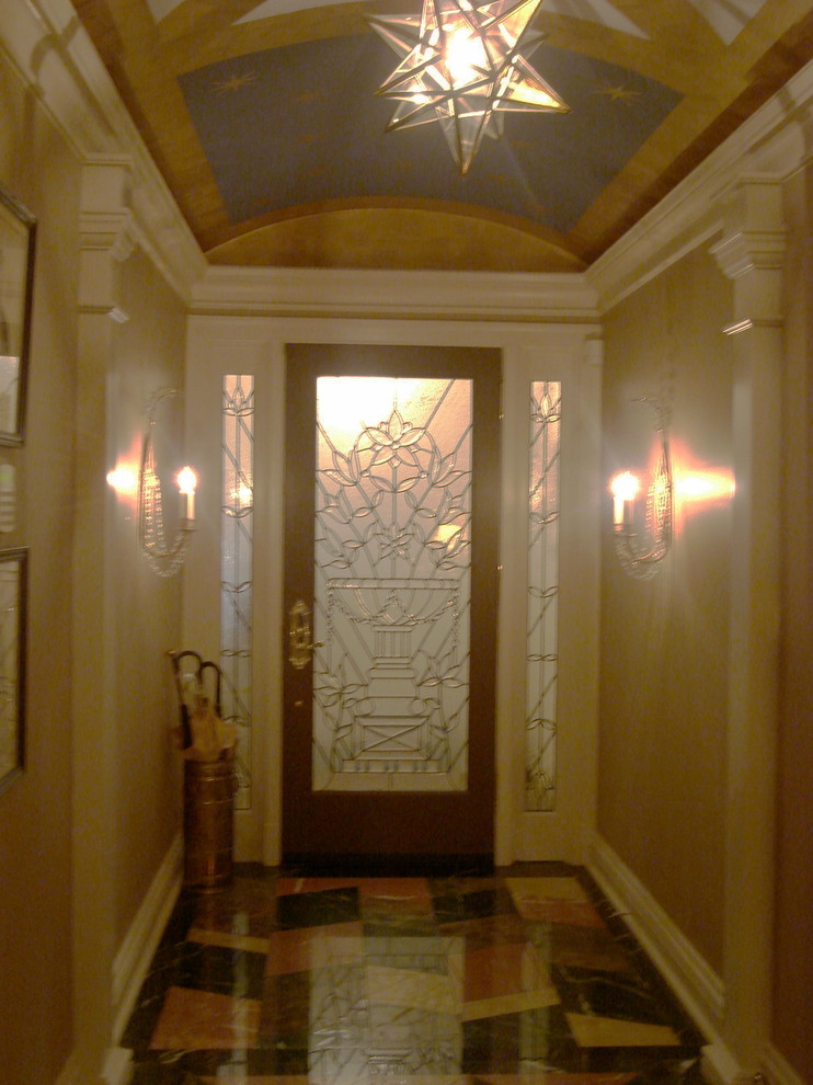 Inspiration for a traditional entrance in St Louis.