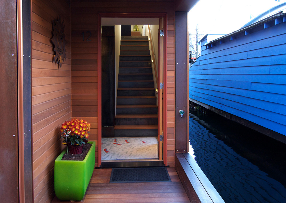 Kleiner Moderner Eingang mit Einzeltür in Seattle