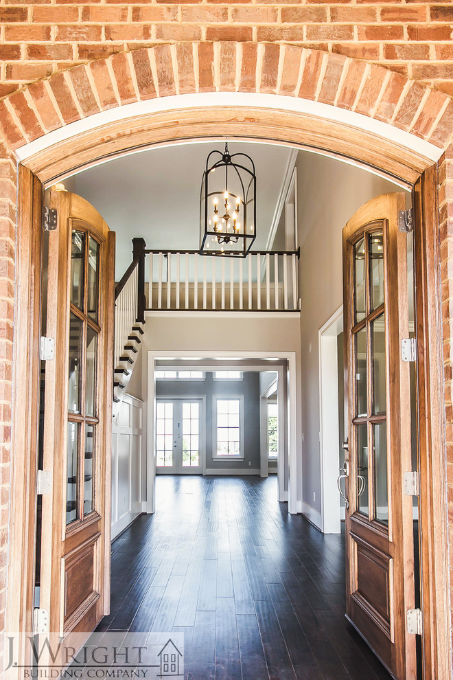 Example of a transitional entryway design in Birmingham
