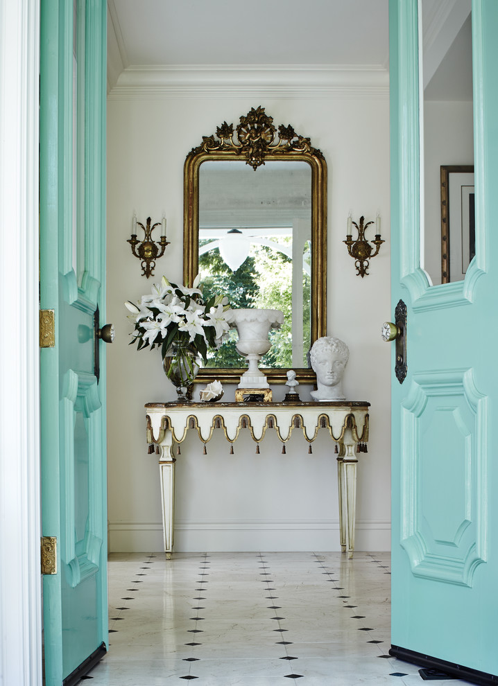 Inspiration för en stor vintage foajé, med vita väggar, klinkergolv i porslin, en dubbeldörr och en blå dörr