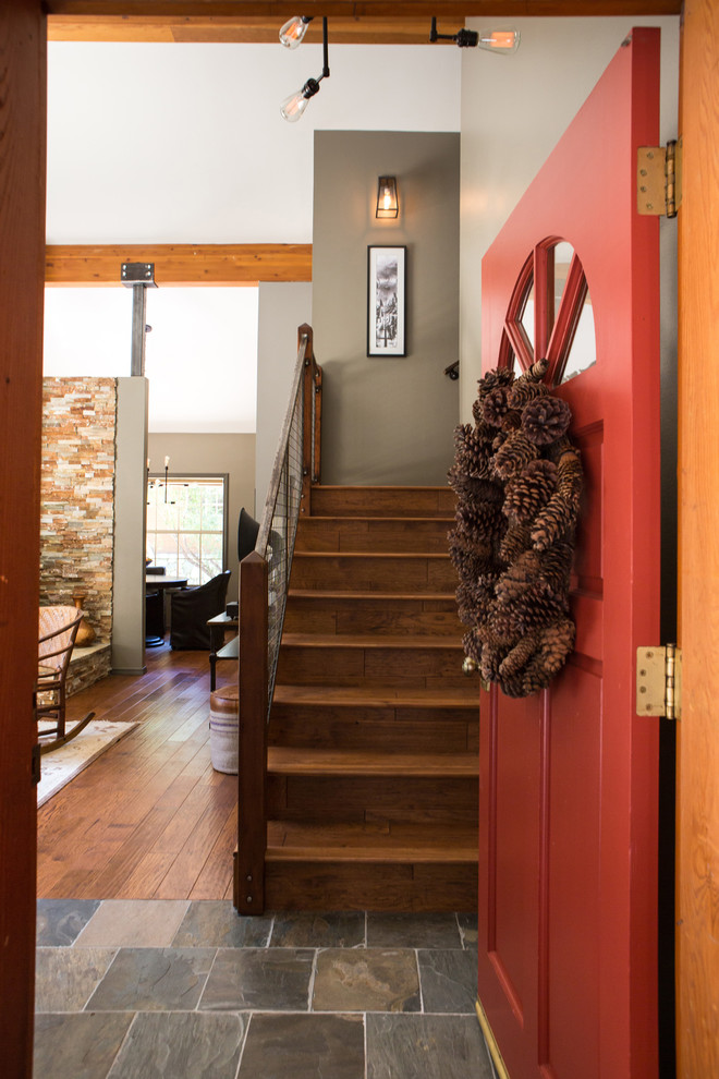 Design ideas for a rustic entrance in Los Angeles.