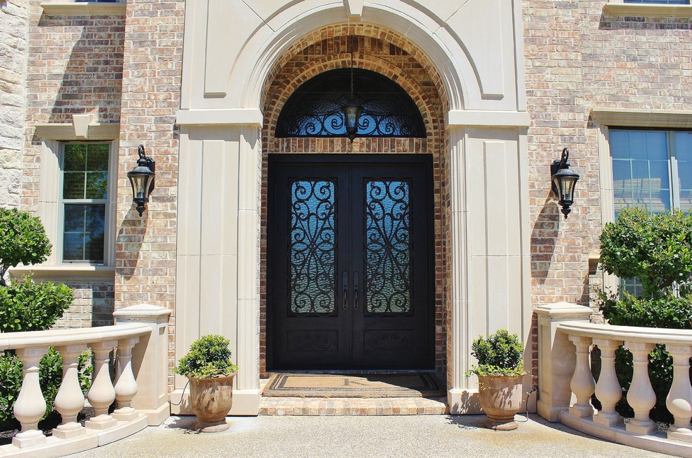 Exemple d'une porte d'entrée chic avec une porte double et une porte métallisée.