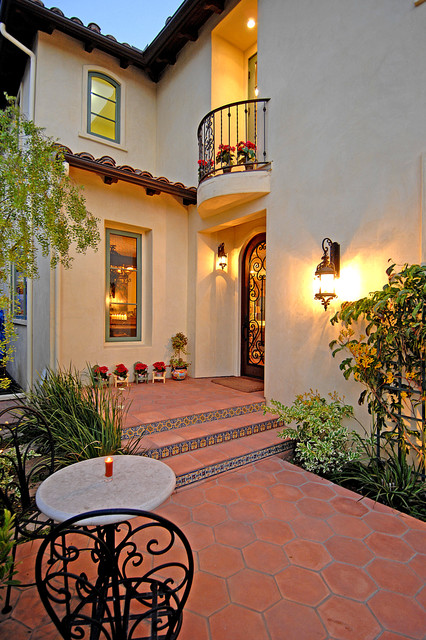 Spanish Colonial Revival - Mediterráneo - Entrada - Los Ángeles - de  Structure | Houzz