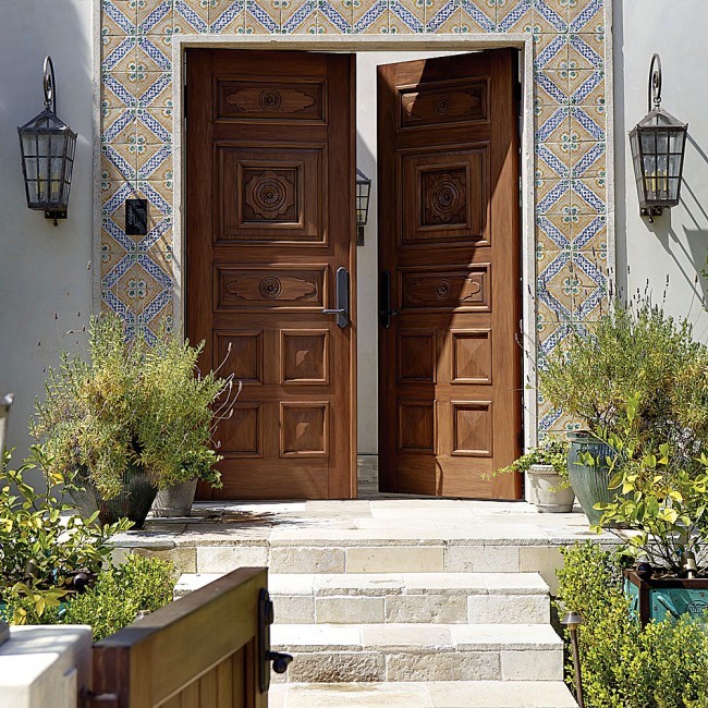 This is an example of a mediterranean entrance in Chicago.