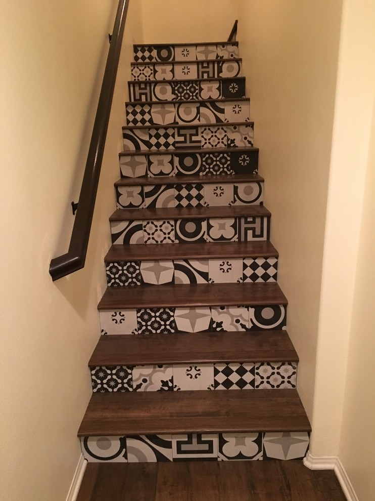 Design ideas for a small traditional staircase in Los Angeles.