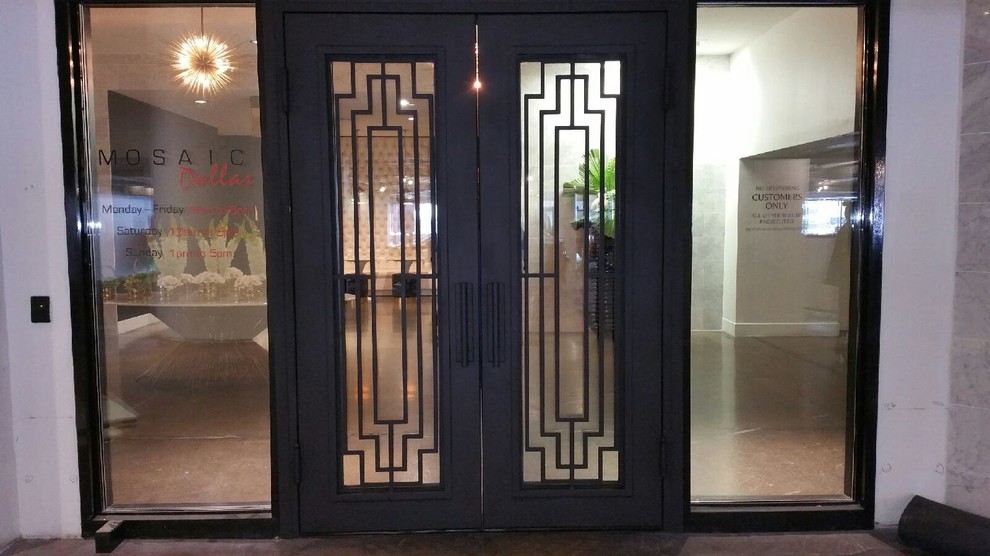 This is an example of a contemporary entrance in Dallas.