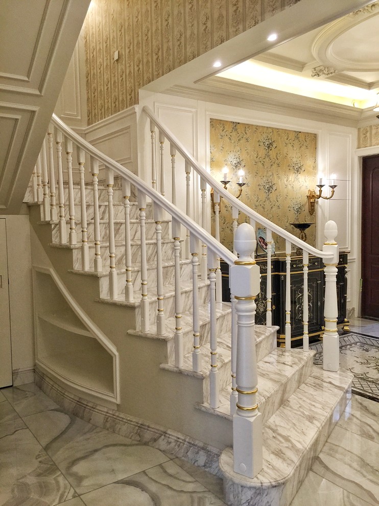 Idée de décoration pour un escalier victorien.