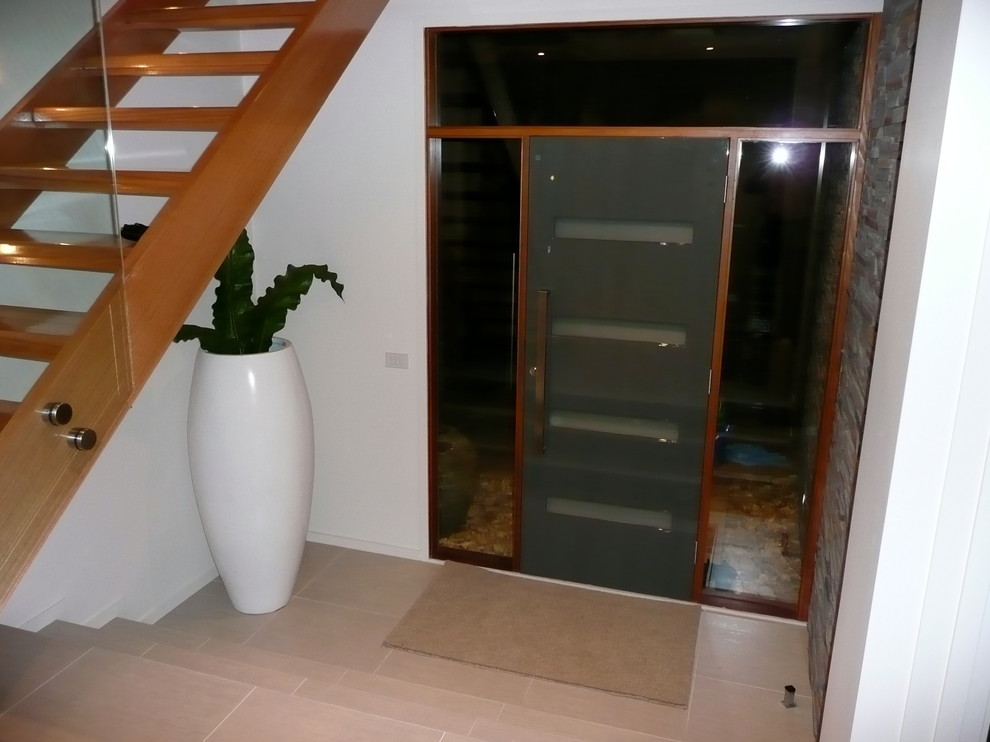 Example of a minimalist entryway design in Melbourne