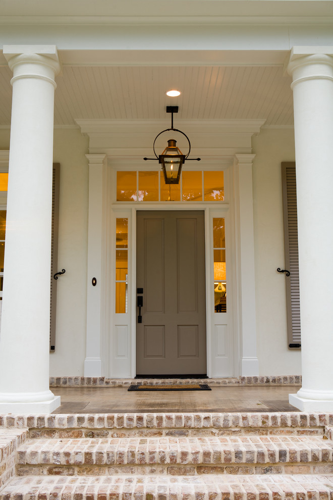 Example of a classic entryway design in New Orleans