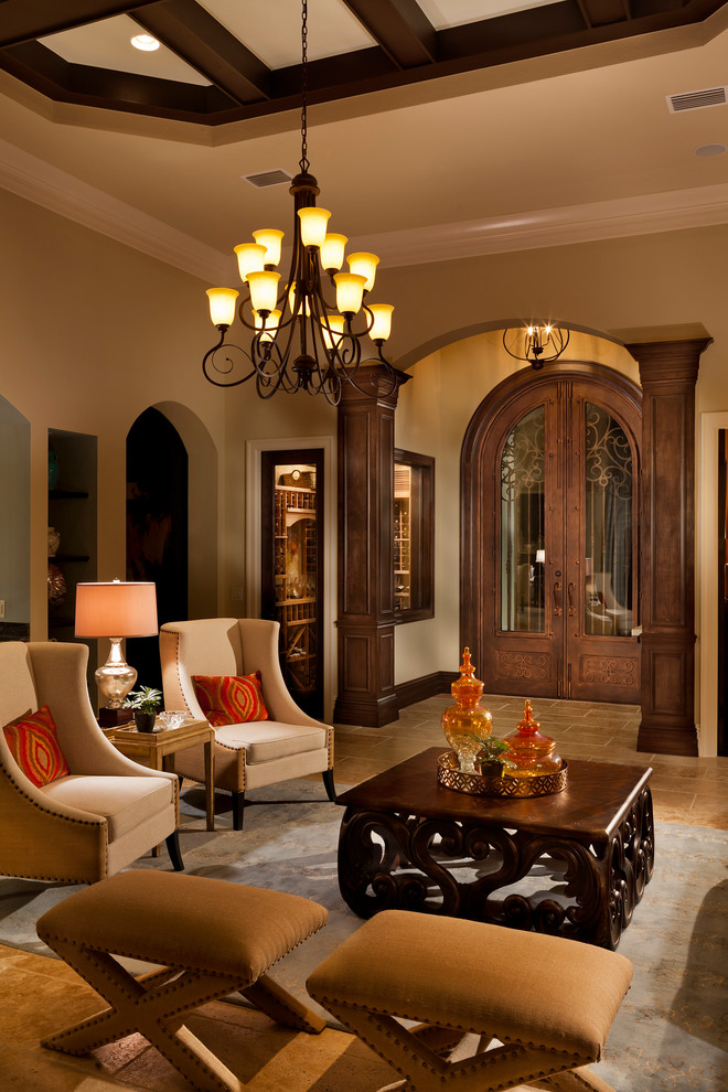 Idée de décoration pour un grand hall d'entrée tradition avec un mur beige, un sol en travertin, une porte double et une porte en bois brun.
