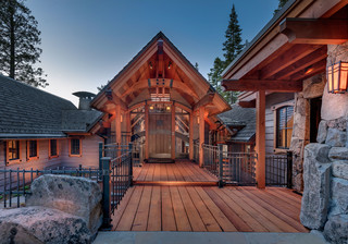 The Parker Family Tahoe Lakefront Compound - Rustikal - Eingang