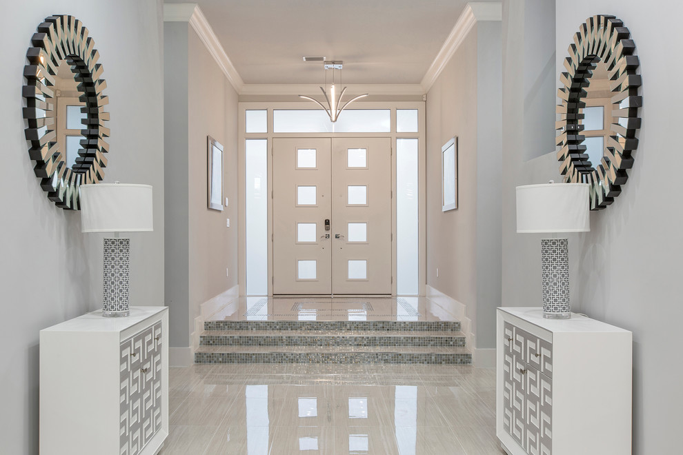 Geräumiges Klassisches Foyer mit grauer Wandfarbe, Porzellan-Bodenfliesen, Doppeltür und weißer Haustür in Orlando