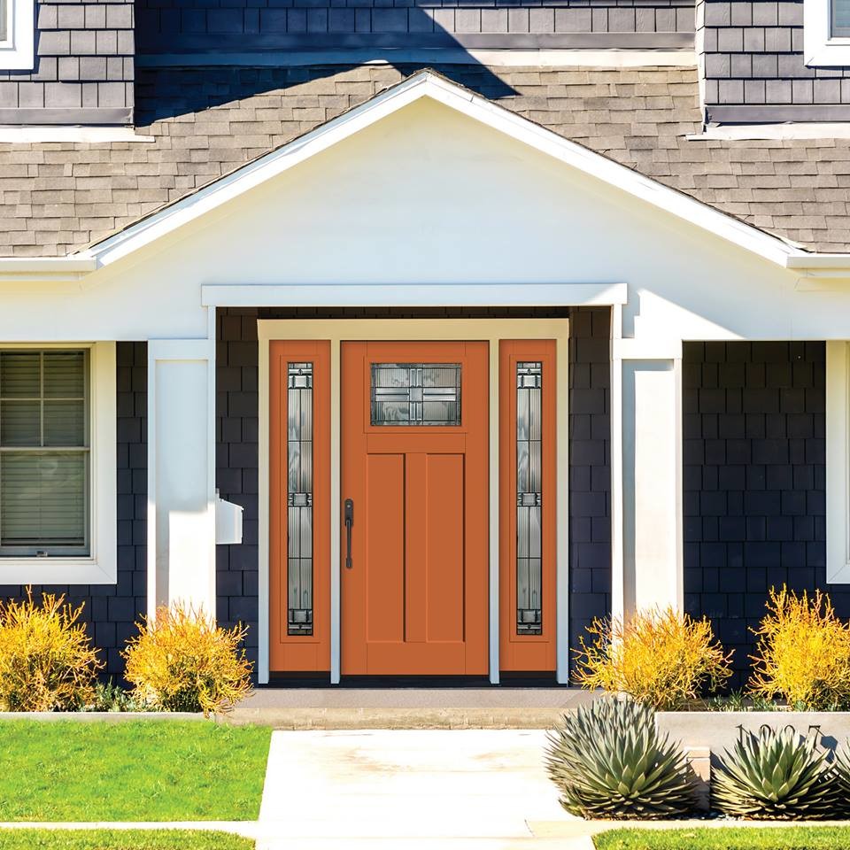 Immagine di una porta d'ingresso chic di medie dimensioni con una porta singola e una porta arancione