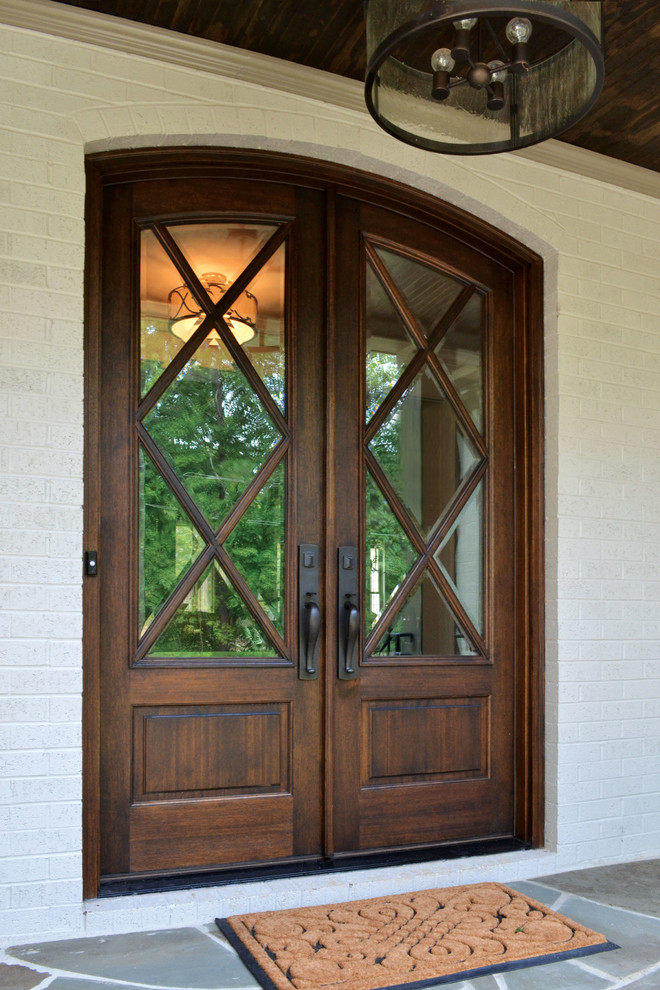 Ispirazione per una porta d'ingresso classica con una porta a due ante e una porta in legno scuro