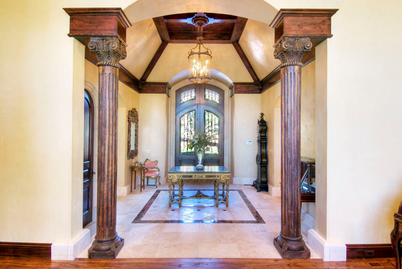 Elegant entryway photo in Denver