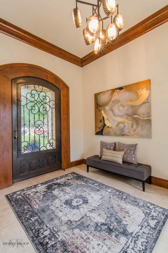 Example of a transitional entryway design in Dallas