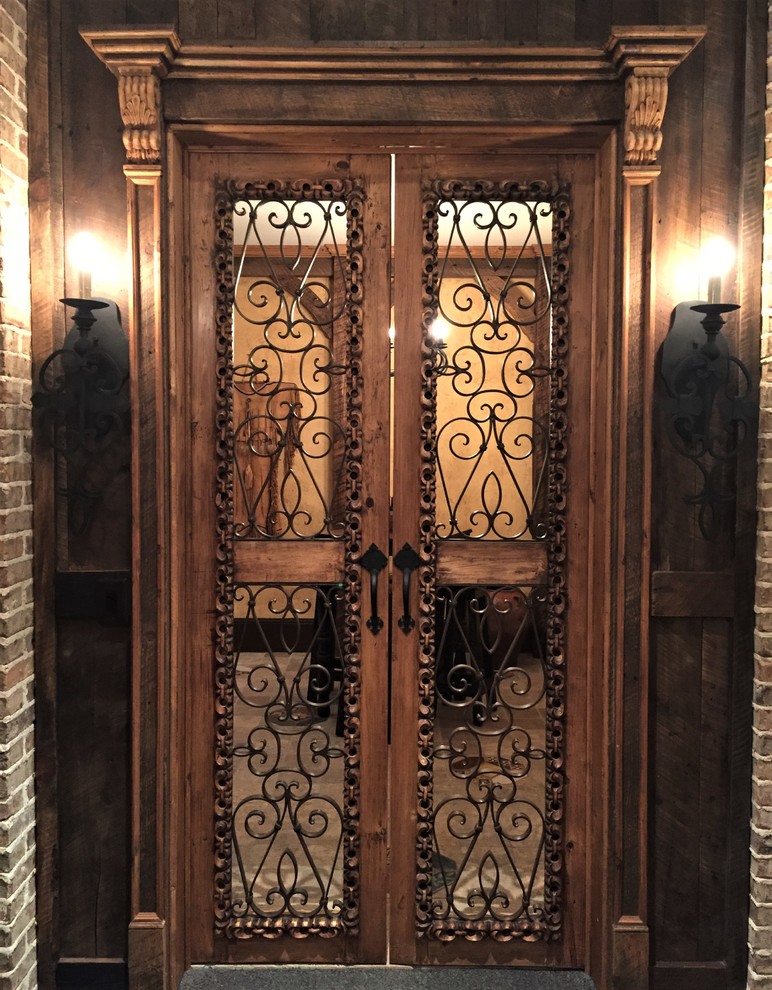 Источник вдохновения для домашнего уюта: входная дверь среднего размера в стиле фьюжн с двустворчатой входной дверью и входной дверью из дерева среднего тона