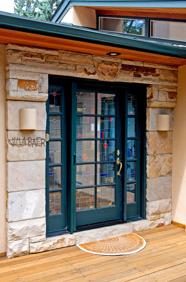 Diseño de puerta principal mediterránea con puerta simple y puerta de vidrio