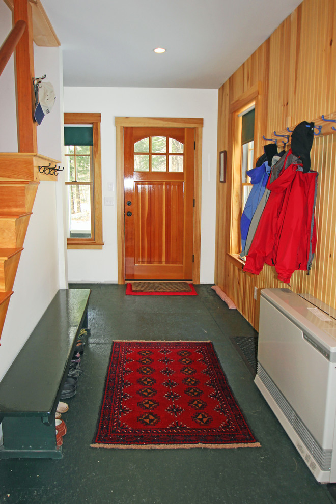 Inspiration pour une entrée chalet avec un vestiaire, une porte simple et une porte marron.
