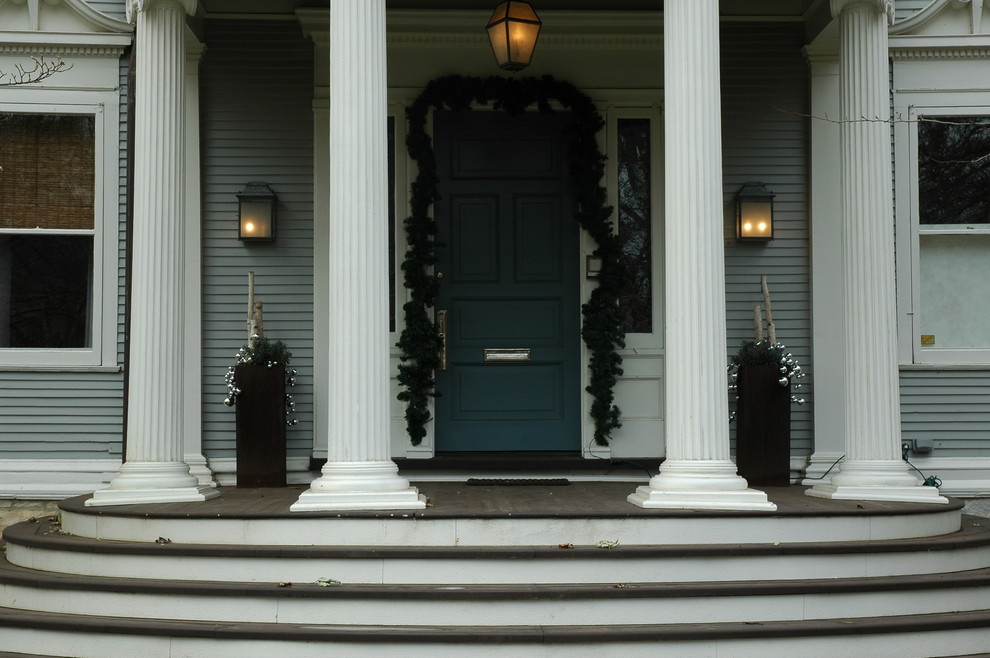 Idee per una porta d'ingresso tradizionale di medie dimensioni con una porta singola e una porta blu