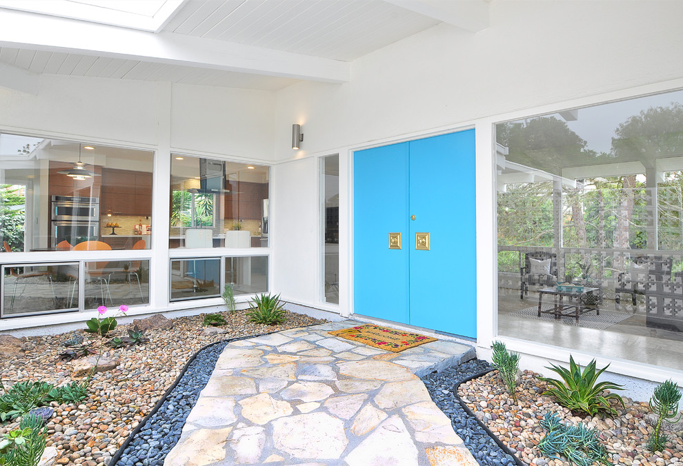 Idee per una porta d'ingresso moderna con una porta a due ante e una porta blu