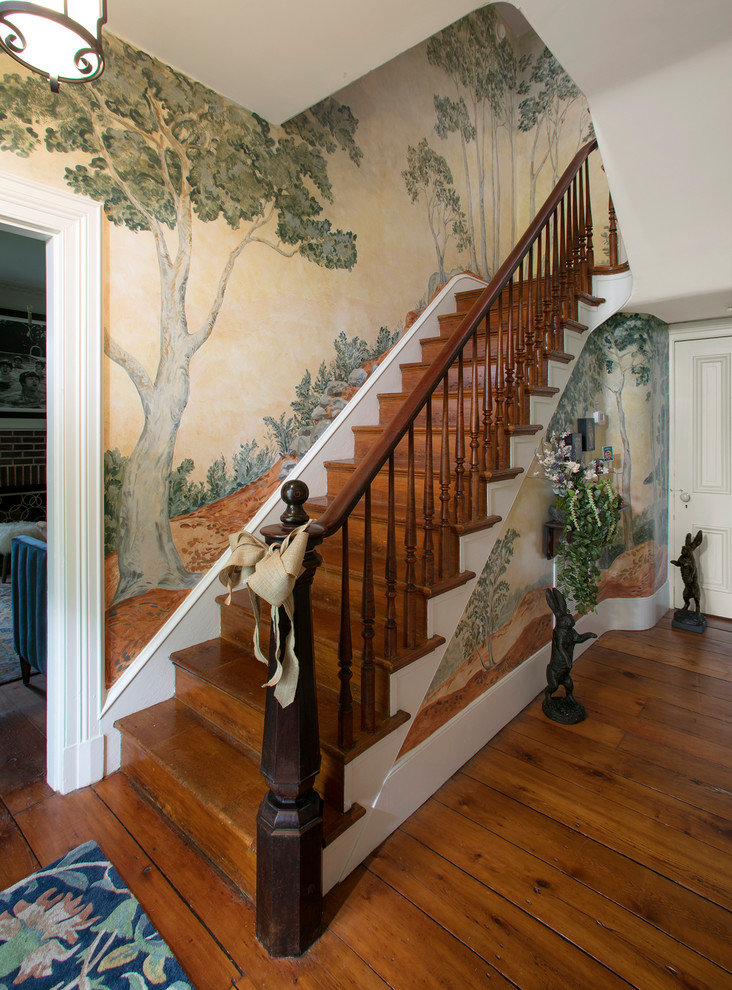 Источник вдохновения для домашнего уюта: лестница среднего размера в викторианском стиле