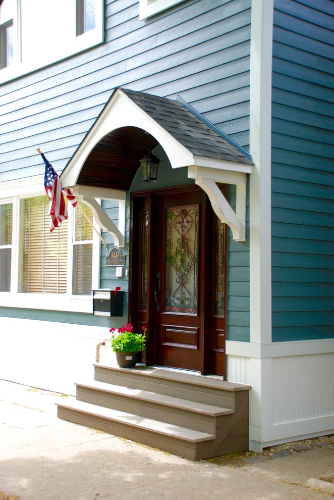 Источник вдохновения для домашнего уюта: входная дверь среднего размера в викторианском стиле с синими стенами, одностворчатой входной дверью, входной дверью из темного дерева, бетонным полом и бежевым полом