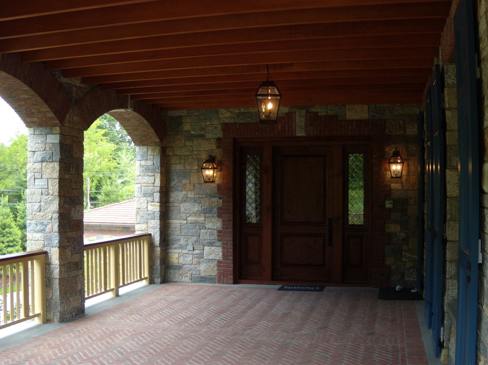 Inspiration for a traditional entrance in New York.