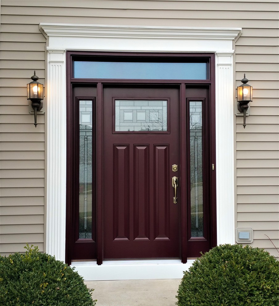 Свежая идея для дизайна: входная дверь среднего размера в стиле кантри с одностворчатой входной дверью и красной входной дверью - отличное фото интерьера