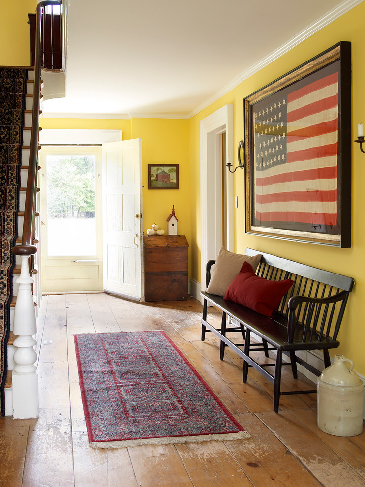 Cottage entryway photo in New York
