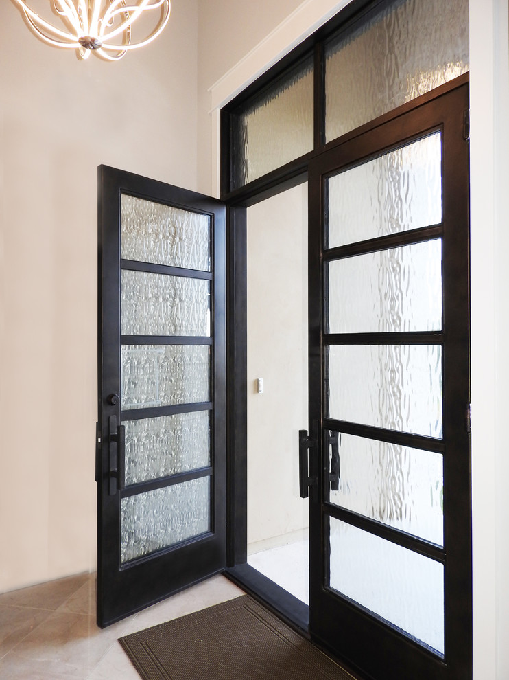 Idées déco pour une porte d'entrée contemporaine avec une porte double et une porte métallisée.