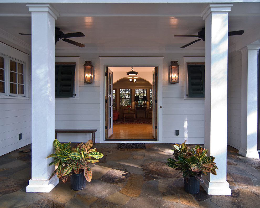 Mittelgroße Moderne Haustür mit Doppeltür, hellem Holzboden und braunem Boden in Charlotte