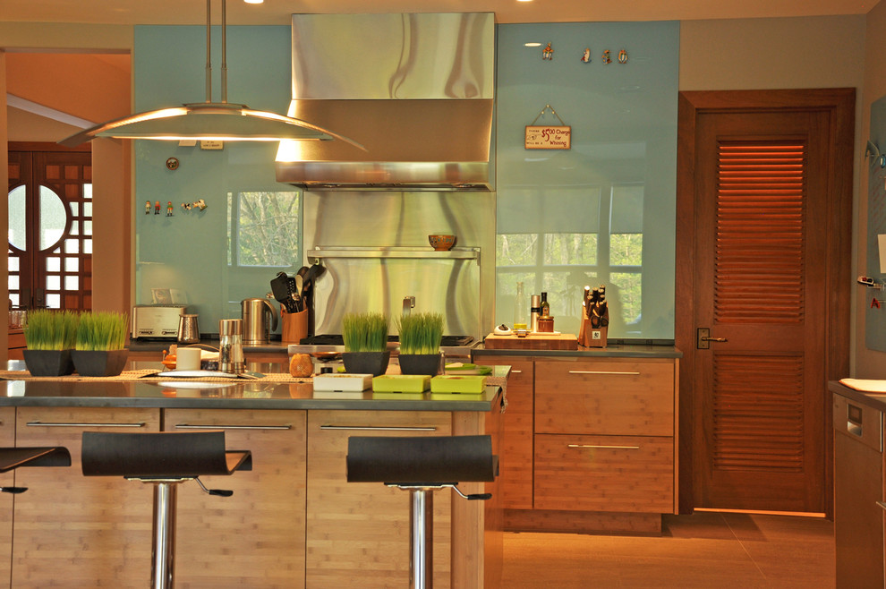 This is an example of a medium sized contemporary kitchen in New York.
