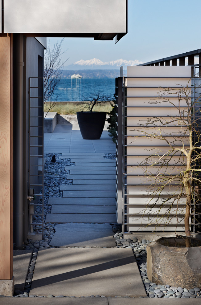 This is an example of a contemporary entrance in Seattle.