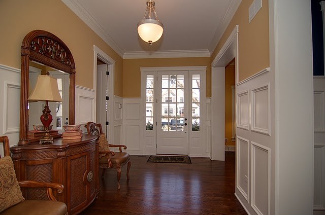 Inspiration for a timeless entryway remodel in Chicago