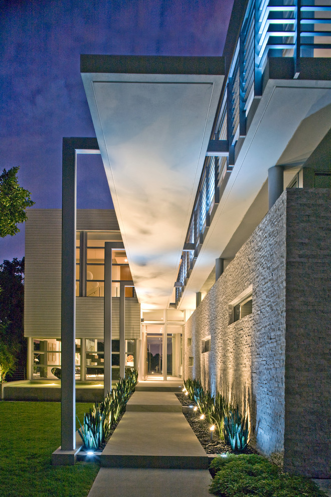 Photo of a modern entrance in Miami.