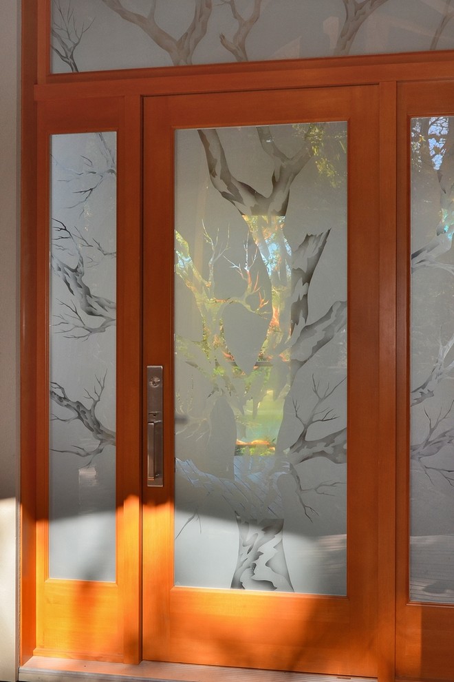This is an example of a contemporary entrance in Vancouver.