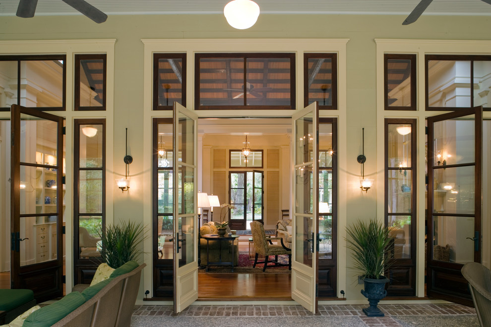Источник вдохновения для домашнего уюта: входная дверь в классическом стиле с двустворчатой входной дверью и стеклянной входной дверью