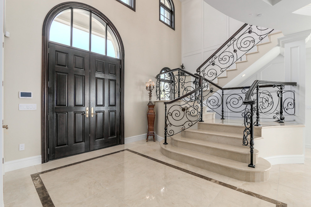 Inspiration for a classic entrance in Vancouver.